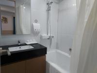 Toyoko Inn Changwonにあるバスルーム
