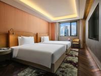 Blossom House Shanghai On The Bundにあるベッド