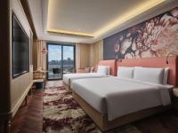 Blossom House Shanghai On The Bundにあるベッド