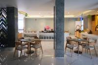 Kuchyň nebo kuchyňský kout v ubytování Facade Hotel by Azana