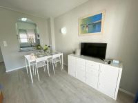 Televízia a/alebo spoločenská miestnosť v ubytovaní Apartamentos Tierra de Irta 3000