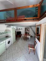 Kuchyňa alebo kuchynka v ubytovaní Il ponte di vetro House