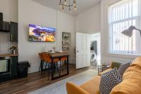 TV a/nebo společenská místnost v ubytování Spacious 3 Bedroom Home In Glasgow - Free Parking