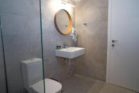 A bathroom at Ktima Faki, Olympus Mountain Accommodation & Retreat