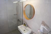 A bathroom at Ktima Faki, Olympus Mountain Accommodation & Retreat