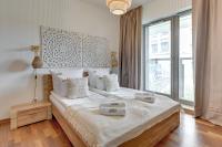 Ein Bett oder Betten in einem Zimmer der Unterkunft Waterlane Riverside - SPA, Pool, Gym &amp; Parking by Downtown Apartments