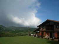 Výhľad na hory alebo výhľad na hory priamo z of the bed and breakfast