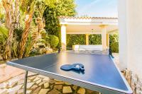 Stolní tenis v ubytování Villa Vista Mar by Abahana Villas nebo okolí