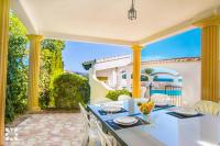 Bazén v ubytování Villa Vista Mar by Abahana Villas nebo v jeho okolí