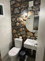 A bathroom at Ktima Faki, Olympus Mountain Accommodation & Retreat