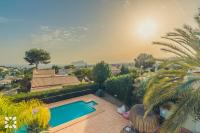 Bazén v ubytování Villa Thalassa by Abahana Villas nebo v jeho okolí