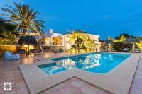 Bazén v ubytování Villa Thalassa by Abahana Villas nebo v jeho okolí