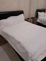 Postel nebo postele na pokoji v ubytování New 2BED Kay Road SW9 London