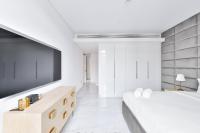 Premium 2+1 BR condo in the heart of Bluewaters Islandにあるベッド