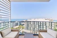 Premium 2+1 BR condo in the heart of Bluewaters Islandにあるバルコニーまたはテラス