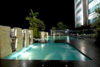 Bazén v ubytování Sunee Grand Hotel and Convention Center nebo v jeho okolí