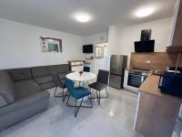 Kuchyňa alebo kuchynka v ubytovaní Apartments Puntamika