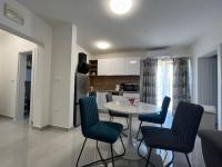 Kuchyňa alebo kuchynka v ubytovaní Apartments Puntamika