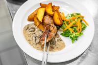 Jídlo v penzionu nebo okolí