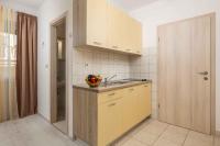 Kuchyň nebo kuchyňský kout v ubytování Two-Bedroom Apartment in Kraljevica I