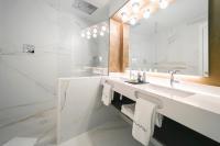 a bathroom with two sinks and a large mirror at Hotel La Pau in Barcelona