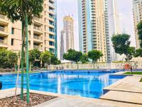 Der Swimmingpool an oder in der Nähe von Luxury Studio, 29 Boulevard near Burj Khalifa Downtown - Chalet Homes