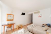 A television and/or entertainment centre at Hotel Santa Faz