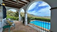Bazén v ubytovaní Villa Málaga con Piscina Vallada, Barbacoa y hermosas vistas by AndaraHolidays alebo v jeho blízkosti