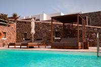Bazén v ubytování Senses Luxury Suites & Villas nebo v jeho okolí