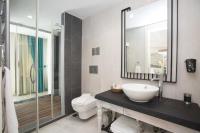 Koupelna v ubytování Dedeminn Marina Hotel