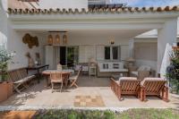 Patio lub wspólna przestrzeń na świeżym powietrzu w obiekcie Marbella Villa Monteros