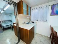 Küche&#47;Küchenzeile in der Unterkunft Eilat Beach House