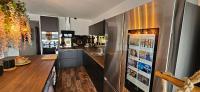 Kuchnia lub aneks kuchenny w obiekcie Bella Villa Piscine & jacuzzi