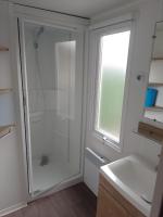 Kúpeľňa v ubytovaní SAS MHVACANCES LOUE MOBILHOME 2 CHAMBRES PROCHE CHATEAUX et ZOO BEAUVAL
