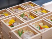 旅館の敷地内または近くでの食事または食べ物