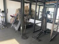 Posilňovňa alebo fitness centrum v ubytovaní Luxury studio, sea view, pool