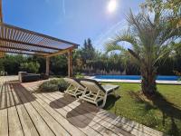 The swimming pool at or close to Charmante Villa de Standing, &agrave; 10 minutes des plages de Hy&egrave;res