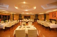 En restaurant eller et andet spisested på KUDU LODGE & CAMPSITE