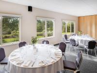 Restaurace v ubytování The Purple Hen Hideaway Resort