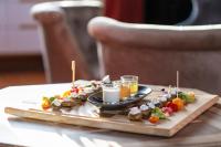 Boissey-le-ChâtelにあるChâteau de Tillyの皿皿