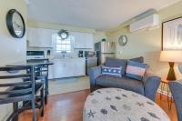 eine Küche und ein Wohnzimmer mit einer Couch und einem Tisch in der Unterkunft Steps to Ocean North Myrtle Beach Condo with Porch! in Myrtle Beach