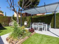 Vonkajšia záhrada v ubytovaní Holiday Home Villa Verdi 11 by Interhome