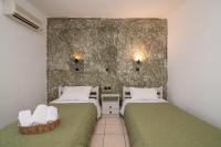 Posteľ alebo postele v izbe v ubytovaní Amarylis Beachfront Studios