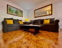 Posedenie v ubytovaní Bale Apartment near the beach by HLCLUB Agency