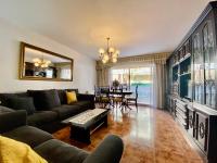 Posedenie v ubytovaní Bale Apartment near the beach by HLCLUB Agency