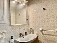 Kúpeľňa v ubytovaní Bale Apartment near the beach by HLCLUB Agency
