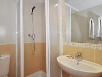 A bathroom at Apartamentos Ambar Beach Unitursa