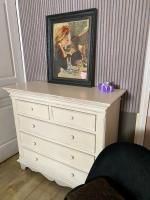 a white dresser with a painting on top of it at Les Lauriers Duplex centre ville avec jardin in Nyons