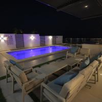 Bazén v ubytování The Ocean Villa nebo v jeho okolí