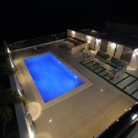 Bazén v ubytování The Ocean Villa nebo v jeho okolí